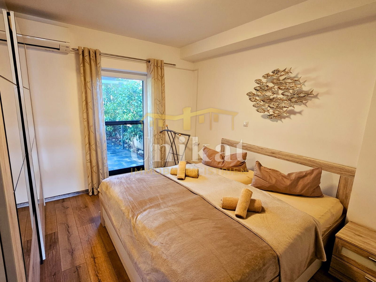 Stanovanje z lastnim bazenom - 2 spalnici